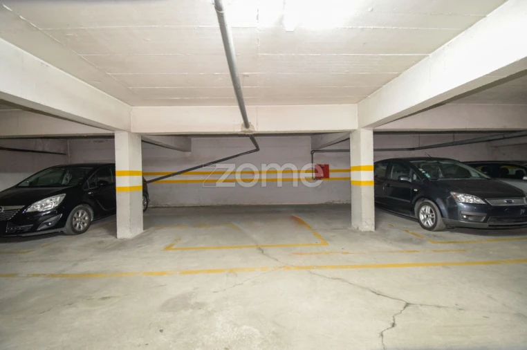 Apartamento T4 para Arrendamento em Santa Maria, São Pedro e Matacães Foto 28