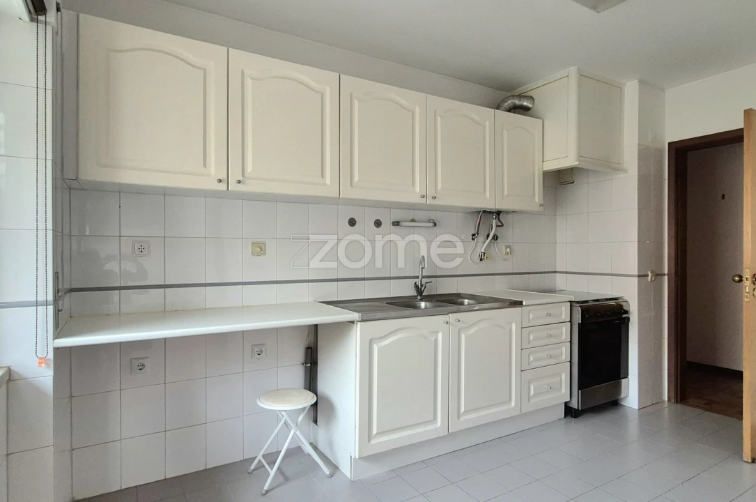 Apartamento T3 para Arrendamento em Alfragide Foto 6