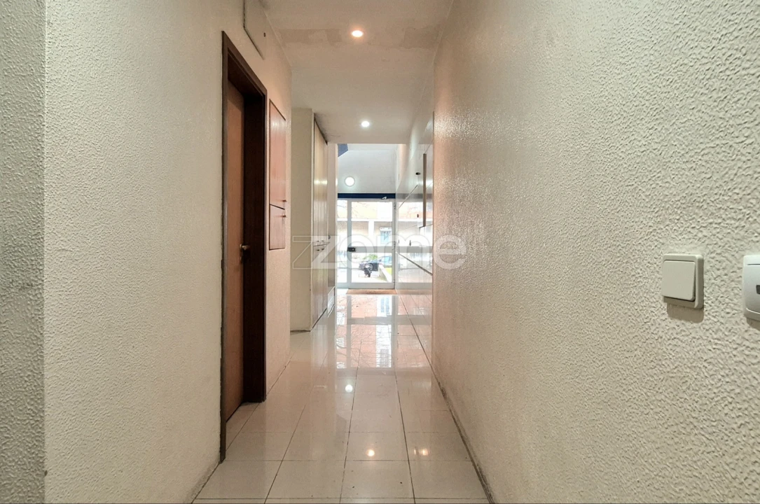 Apartamento T3 para Arrendamento em Alfragide Foto 30