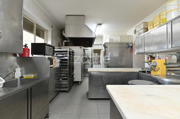 Negócio para Venda em Sacavém e Prior Velho Foto 6