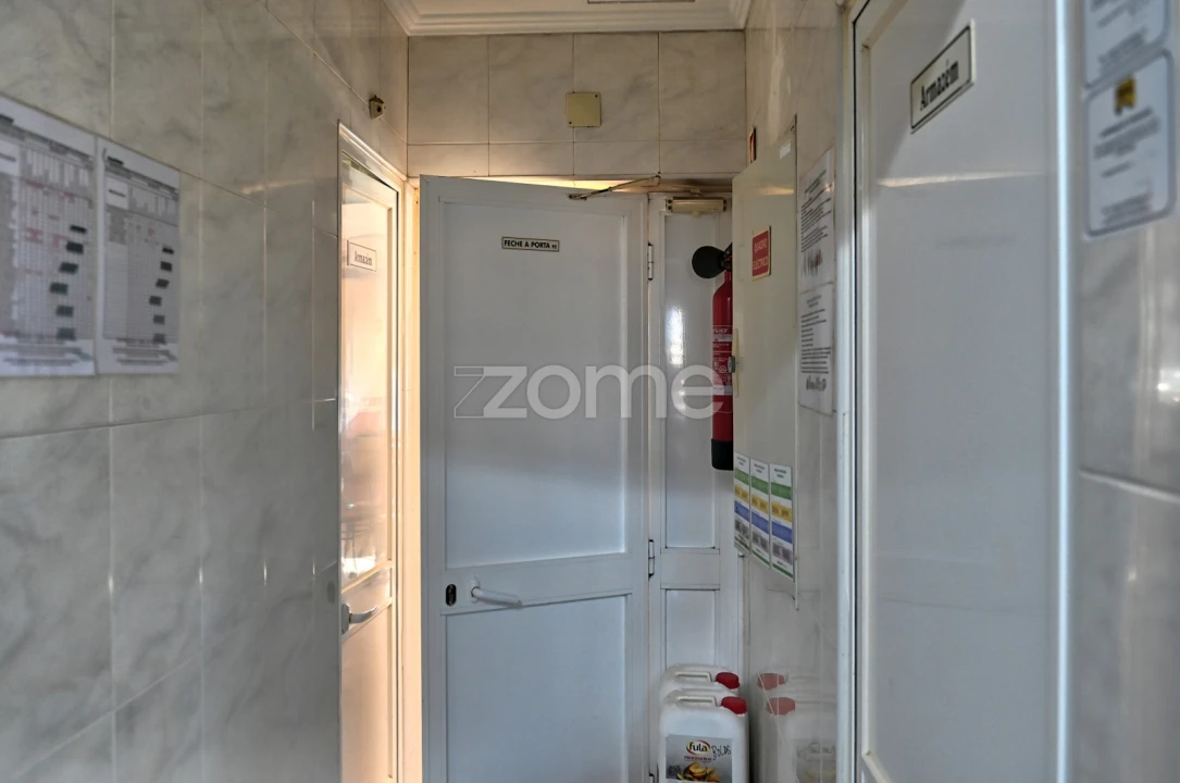 Negócio para Venda em Sacavém e Prior Velho Foto 19