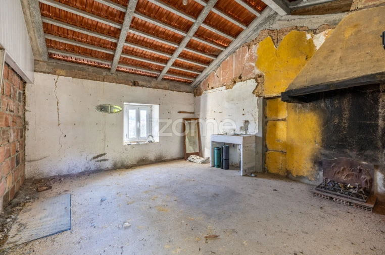 Moradia T1 para Venda em Santiago e São Simão de Litém e Albergaria dos Doze Foto 4