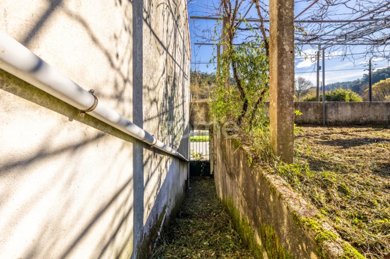 Moradia T1 para Venda em Santiago e São Simão de Litém e Albergaria dos Doze Foto 14