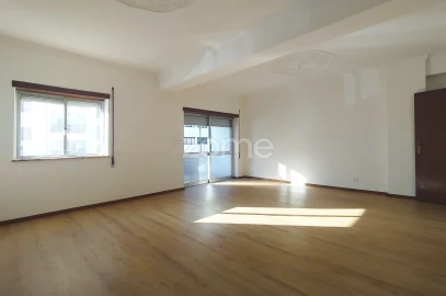Apartamento T3 para Venda em Santa Clara e Castelo Viegas