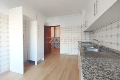 Apartamento T3 para Venda em Santa Clara e Castelo Viegas