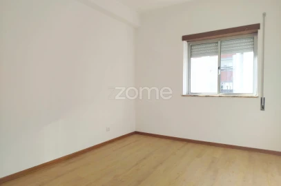 Apartamento T3 para Venda em Santa Clara e Castelo Viegas