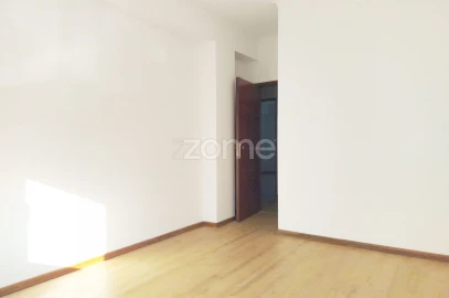 Apartamento T3 para Venda em Santa Clara e Castelo Viegas