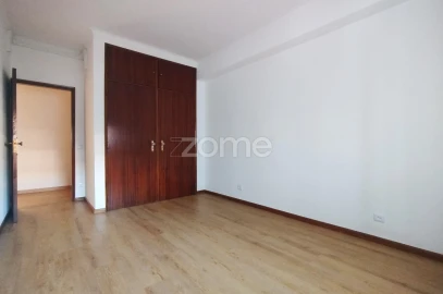 Apartamento T3 para Venda em Santa Clara e Castelo Viegas