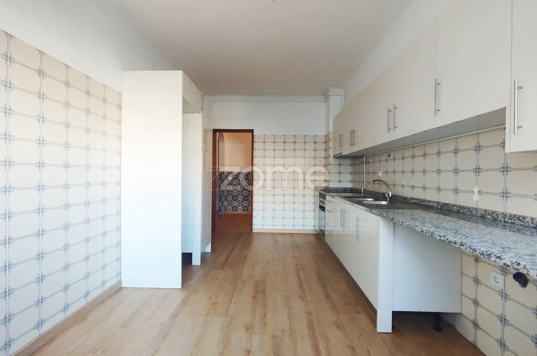Apartamento T3 para Venda em Santa Clara e Castelo Viegas Foto 1