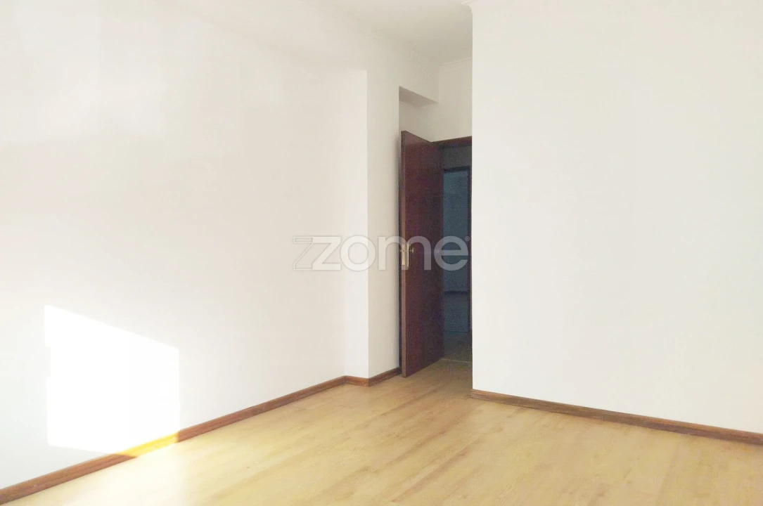 Apartamento T3 para Venda em Santa Clara e Castelo Viegas Foto 9