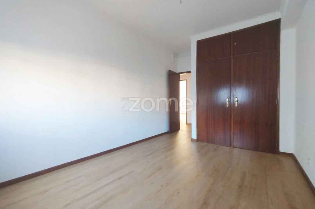 Apartamento T3 para Venda em Santa Clara e Castelo Viegas Foto 17