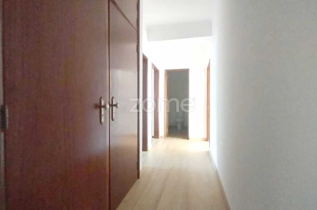 Apartamento T3 para Venda em Santa Clara e Castelo Viegas Foto 21