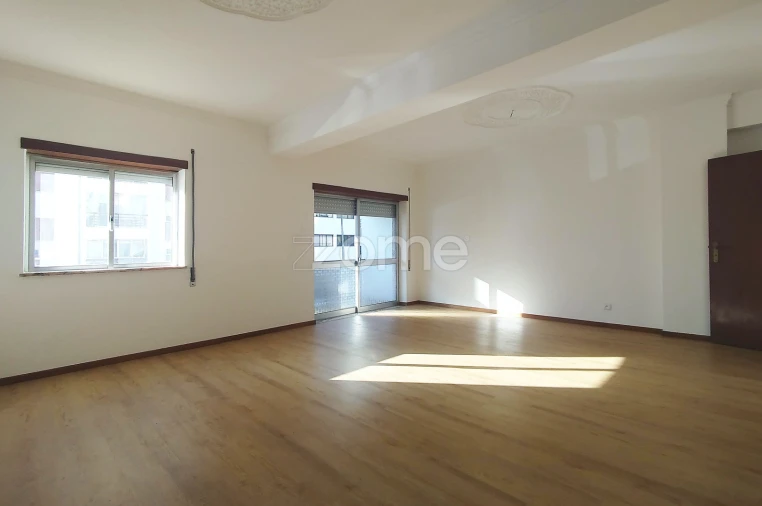 Apartamento T3 para Venda em Santa Clara e Castelo Viegas Foto 2