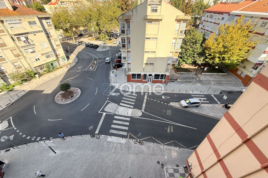 Apartamento T1 para Arrendamento em Venteira Foto 8