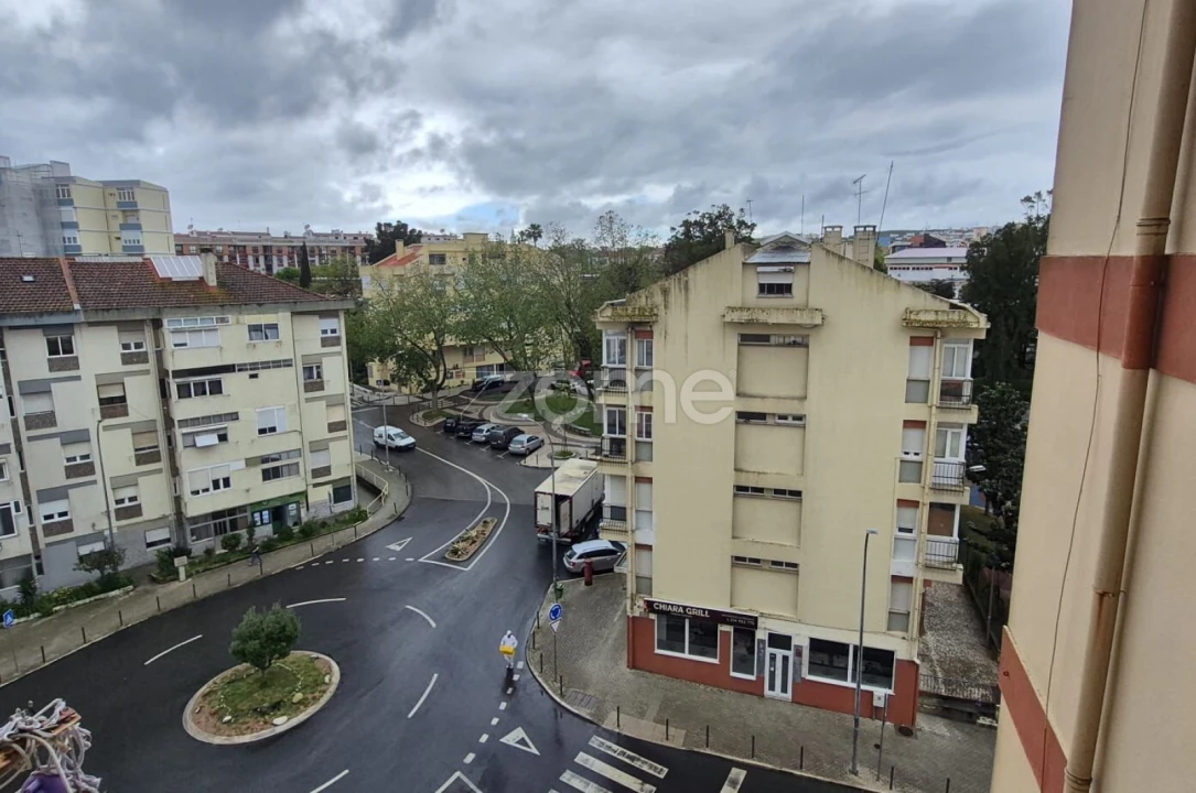 Apartamento T1 para Arrendamento em Venteira Foto 11