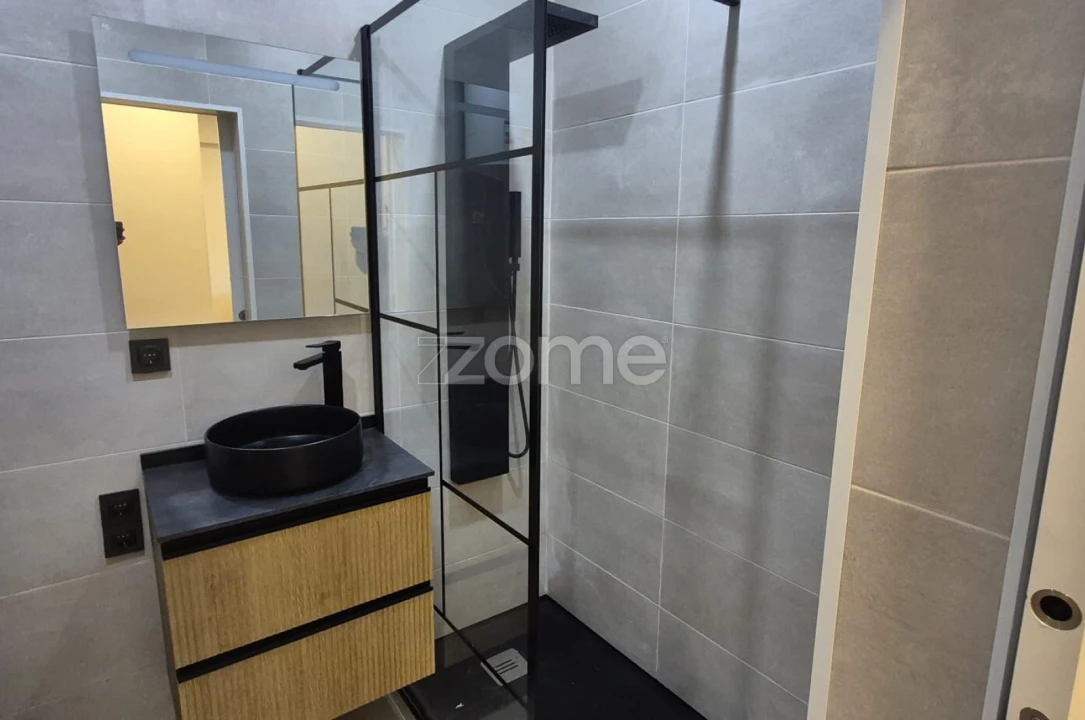 Apartamento T1 para Arrendamento em Venteira Foto 1