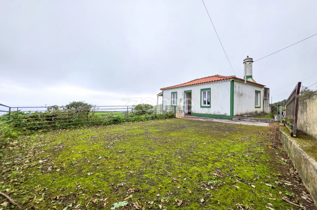 Moradia T2 para Venda em Santo Espirito Foto 2