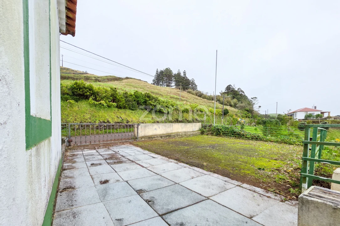 Moradia T2 para Venda em Santo Espirito Foto 6