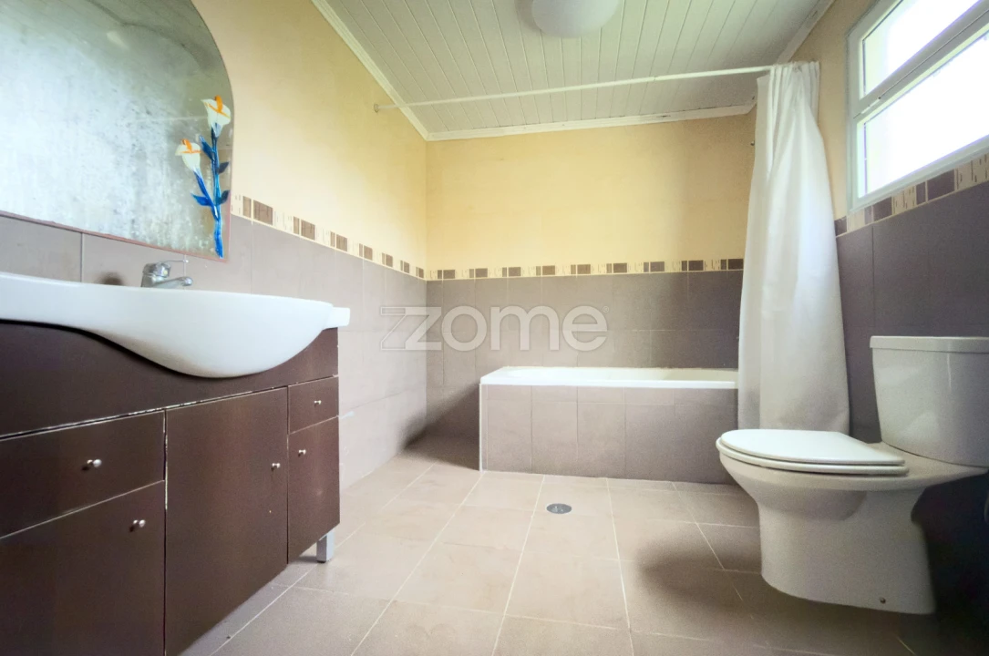 Moradia T2 para Venda em Santo Espirito Foto 12