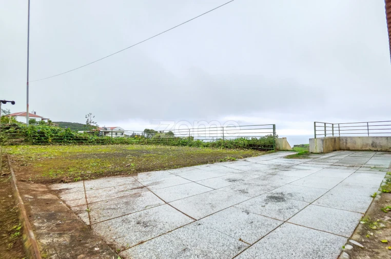 Moradia T2 para Venda em Santo Espirito Foto 4