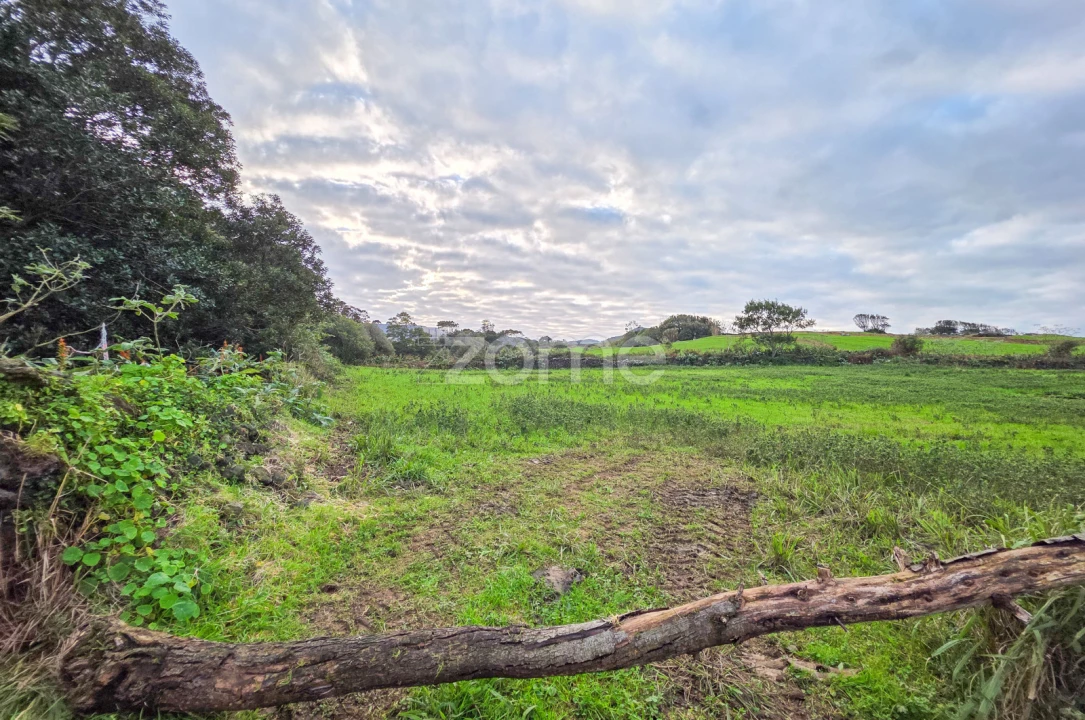 Terreno para Venda em Rabo de Peixe Foto 6