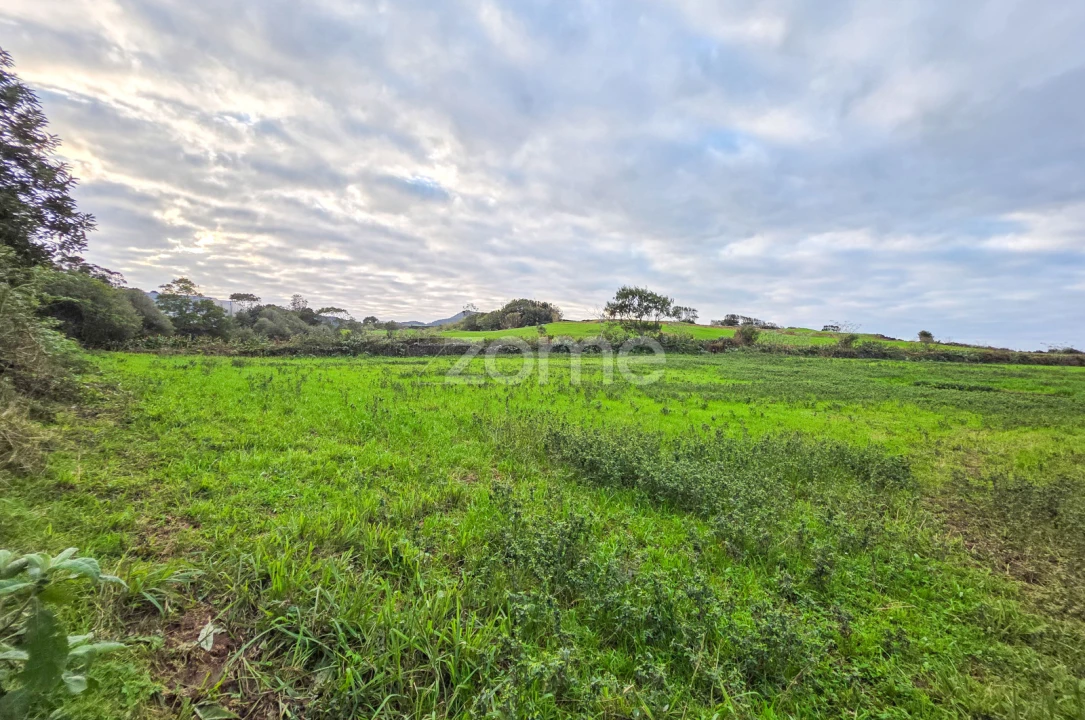 Terreno para Venda em Rabo de Peixe Foto 8