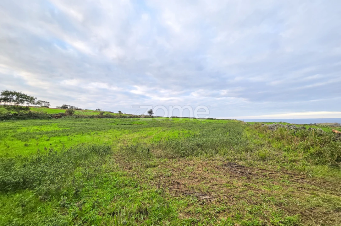 Terreno para Venda em Rabo de Peixe Foto 1