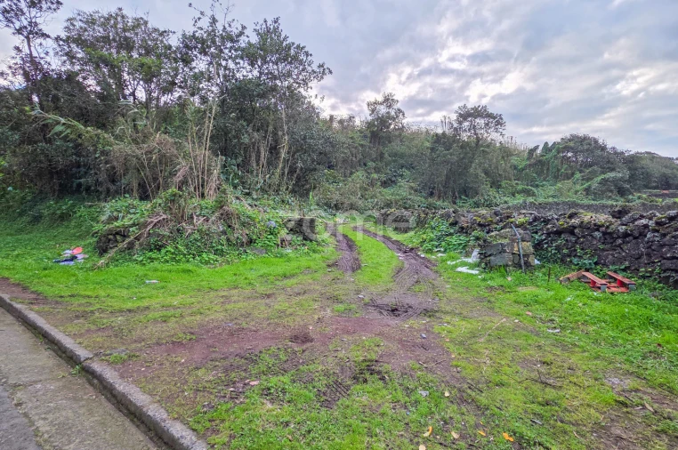 Terreno para Venda em Rabo de Peixe Foto 5