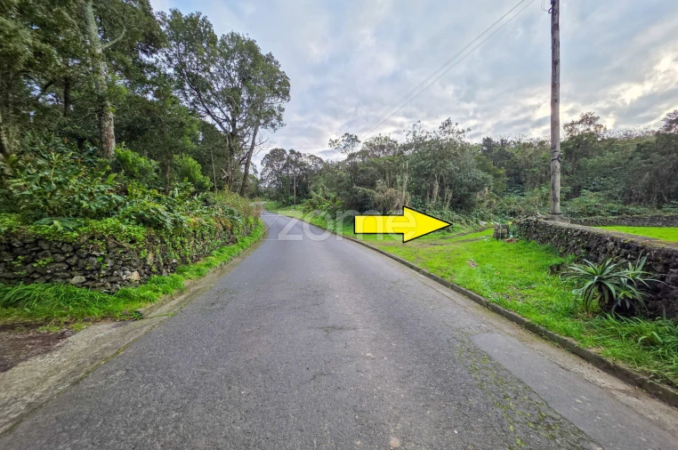 Terreno para Venda em Rabo de Peixe Foto 3