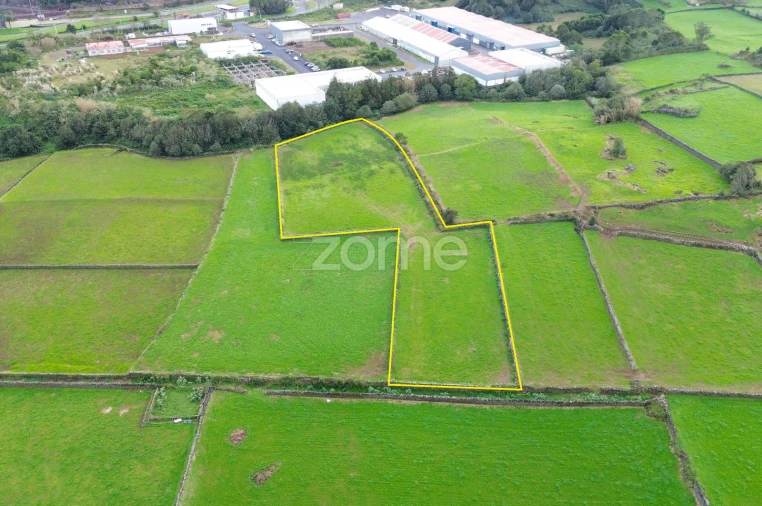 Terreno para Venda em Rabo de Peixe Foto 10