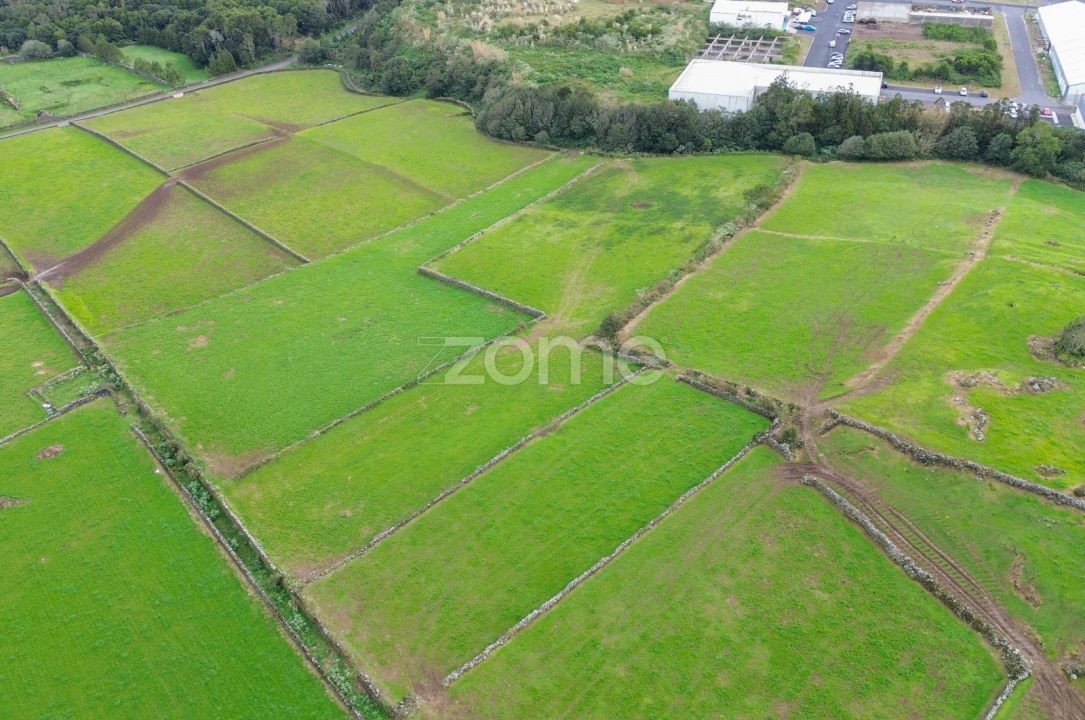 Terreno para Venda em Rabo de Peixe Foto 11