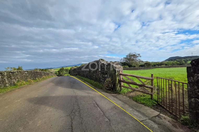 Terreno para Venda em Pico da Pedra Foto 3