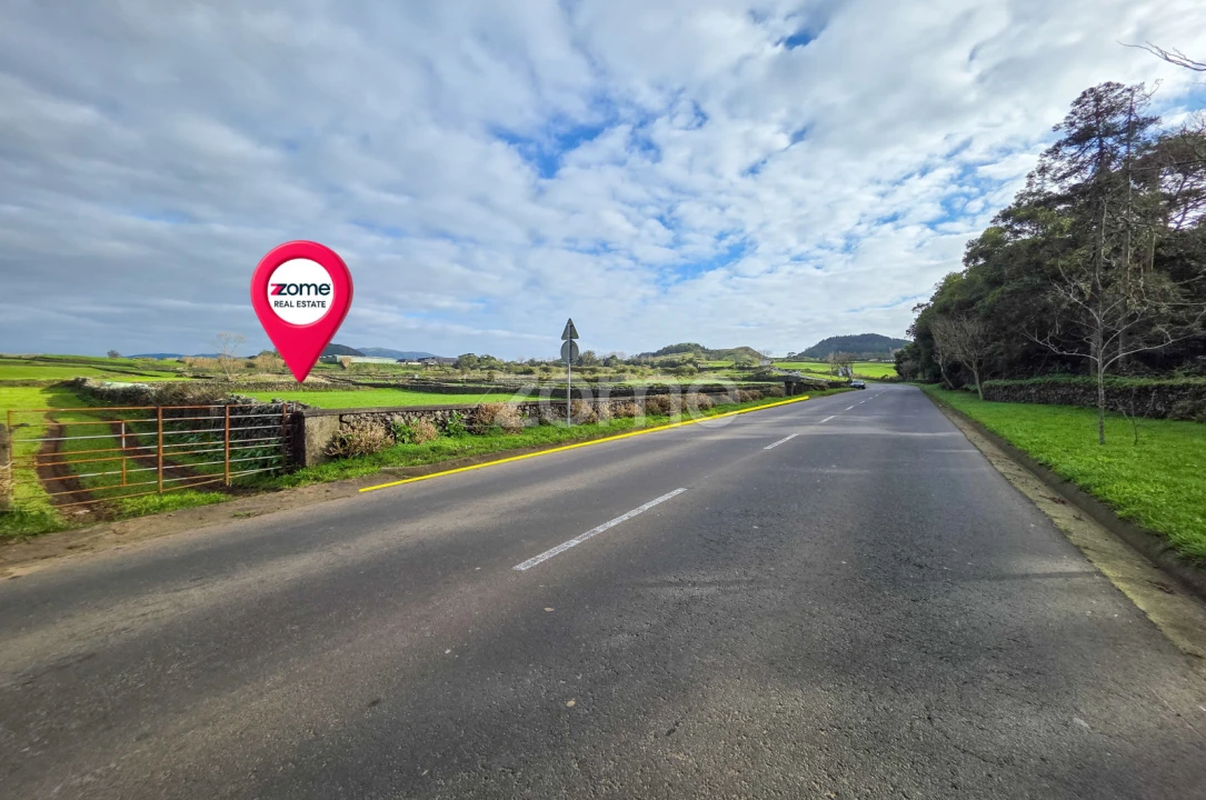 Terreno para Venda em Rabo de Peixe Foto 2