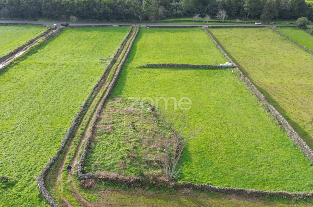 Terreno para Venda em Rabo de Peixe Foto 3