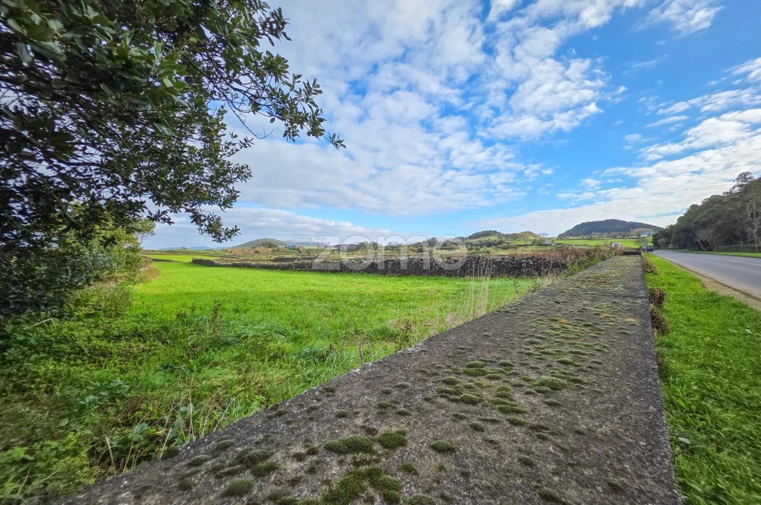 Terreno para Venda em Rabo de Peixe Foto 4
