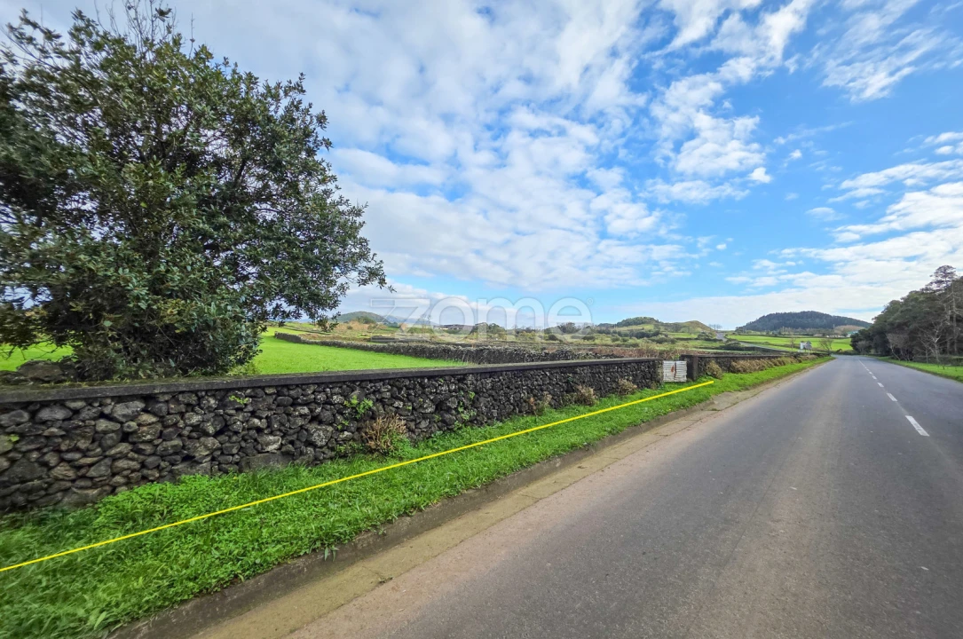 Terreno para Venda em Rabo de Peixe Foto 5