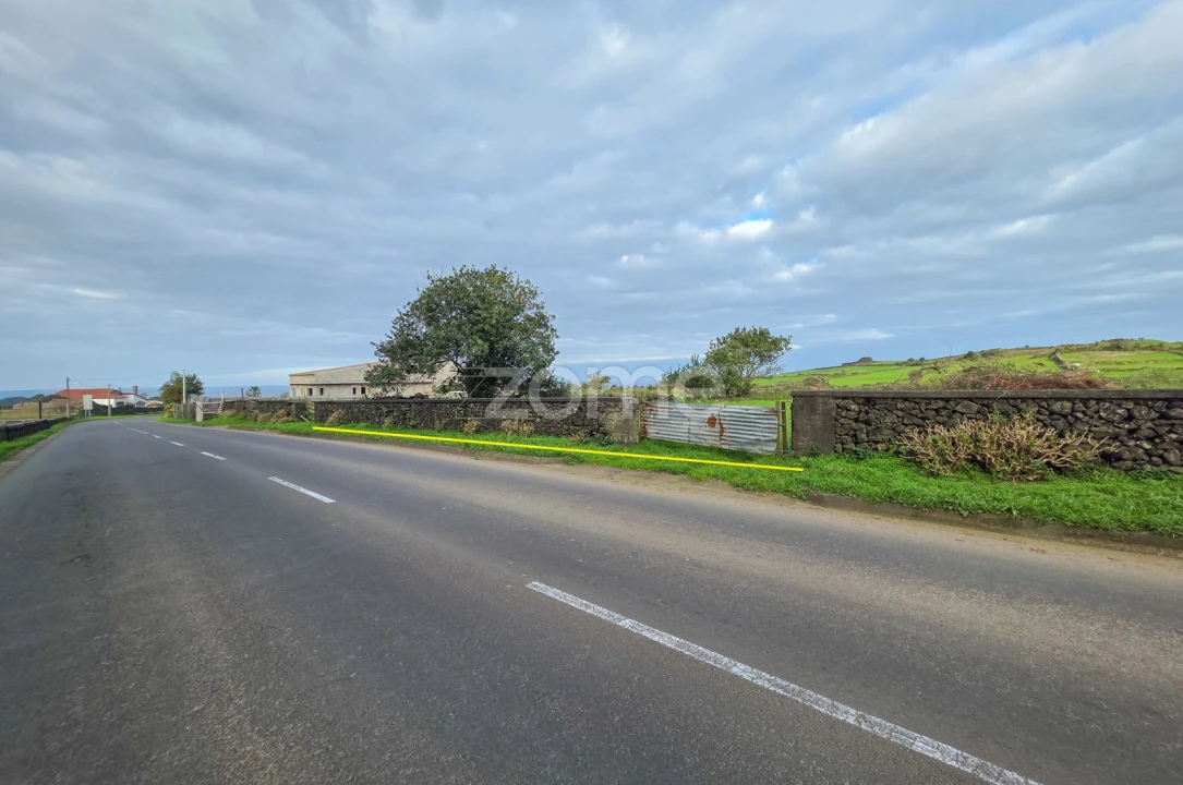 Terreno para Venda em Rabo de Peixe Foto 3