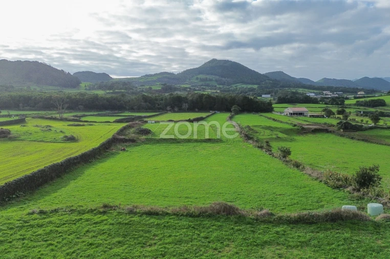 Terreno para Venda em Rabo de Peixe Foto 16