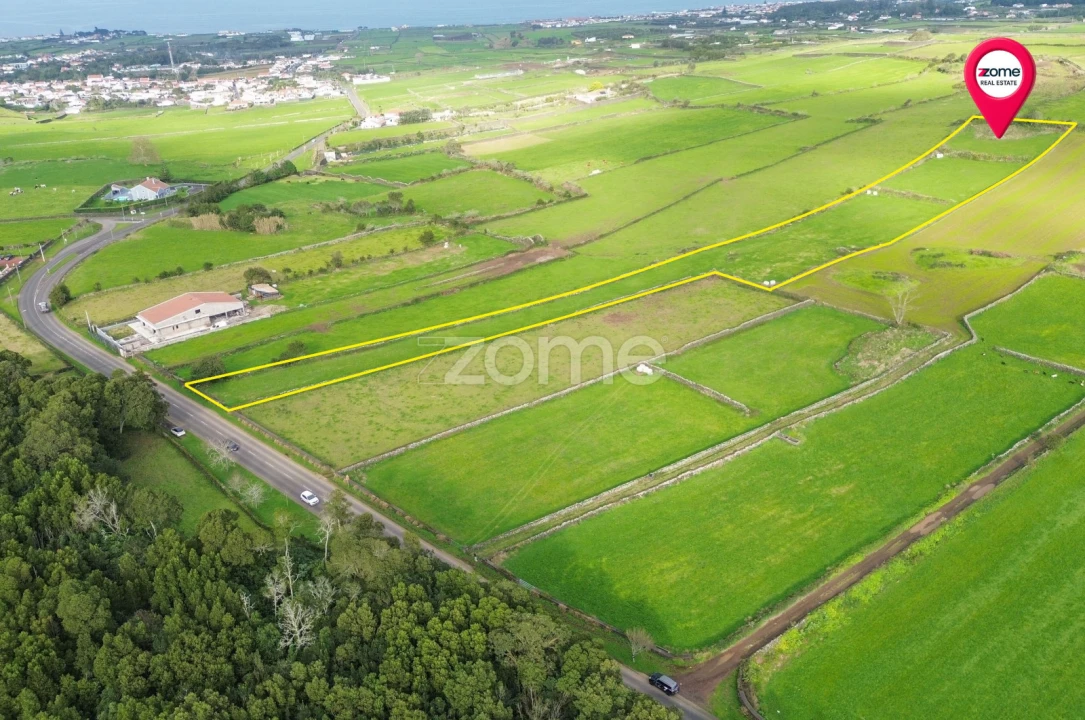 Terreno para Venda em Rabo de Peixe Foto 1