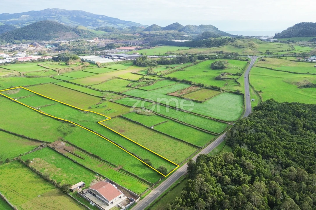 Terreno para Venda em Rabo de Peixe Foto 10