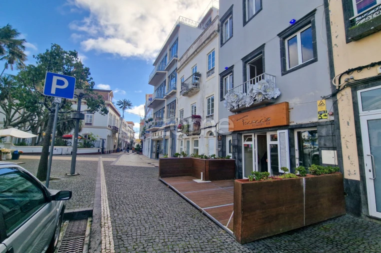 Negócio para Venda em Ponta Delgada (São José) Foto 2