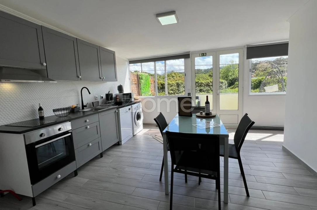 Moradia T7 para Venda em Fenais da Luz Foto 9