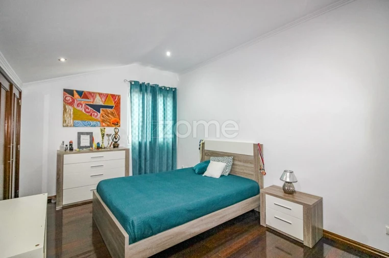 Moradia T7 para Venda em Fenais da Luz Foto 7