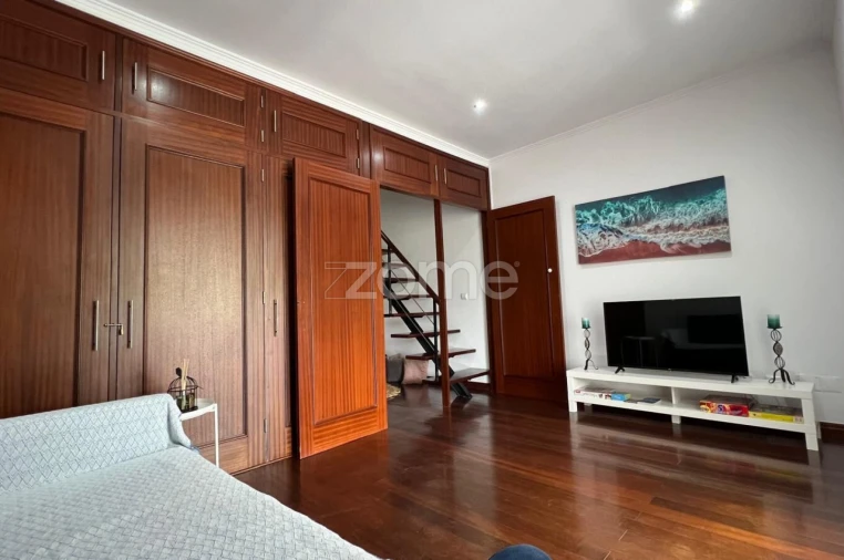 Moradia T7 para Venda em Fenais da Luz Foto 13