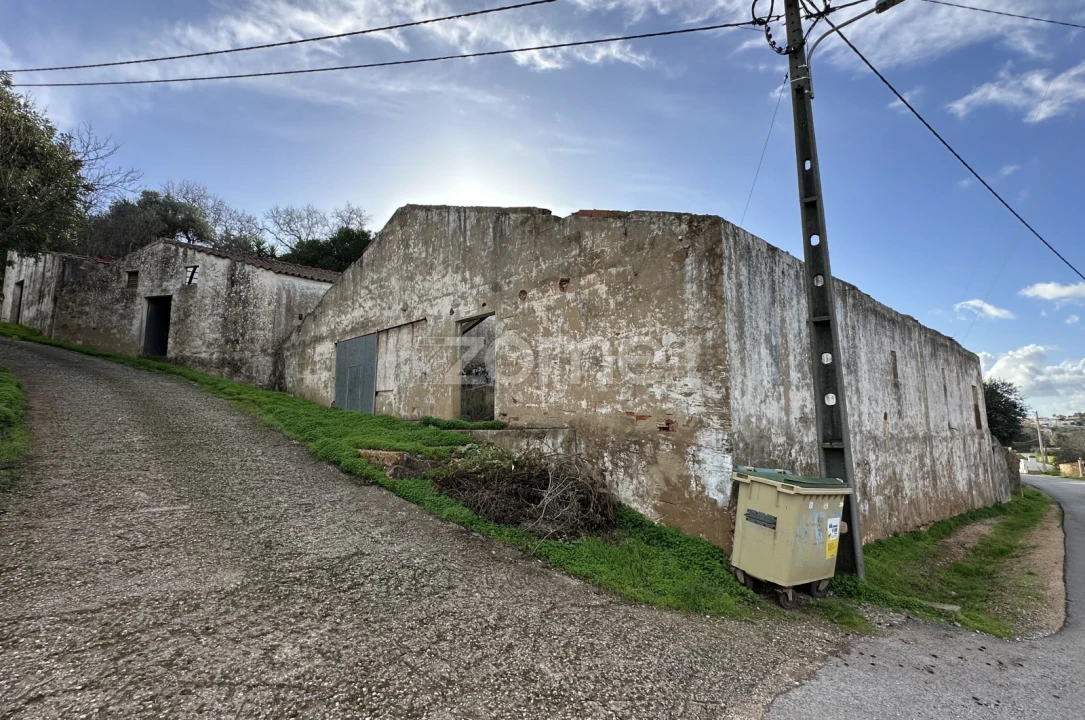 Terreno Comércio / Armazém para Venda em São Bartolomeu de Messines Foto 1