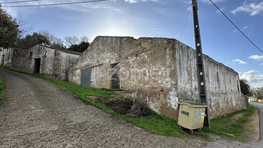 Terreno Comércio / Armazém para Venda em São Bartolomeu de Messines
