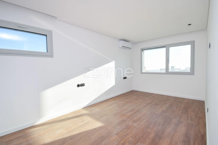 Apartamento T3 para Venda em Camarate, Unhos e Apelação Foto 9