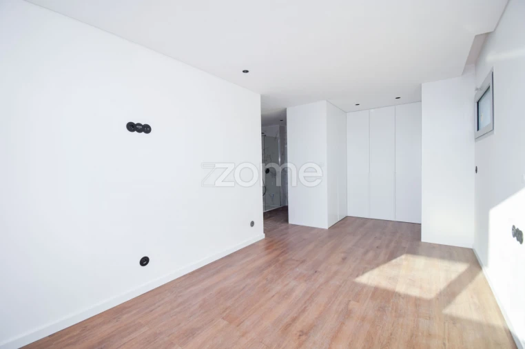 Apartamento T3 para Venda em Camarate, Unhos e Apelação Foto 11