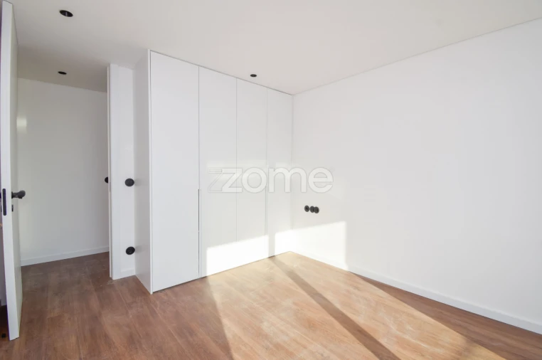 Apartamento T3 para Venda em Camarate, Unhos e Apelação Foto 14