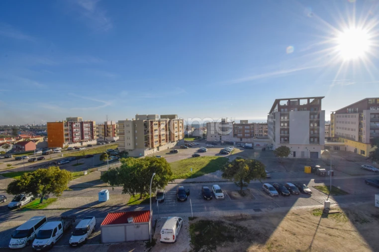 Apartamento T3 para Venda em Camarate, Unhos e Apelação Foto 22